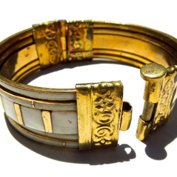 VTG 70's Mother of Pearl Brass Hinged Bangle - Picture 4 of 5